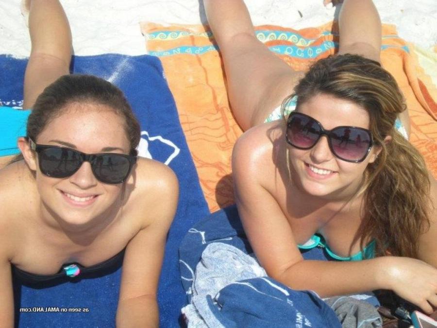 12P Selection of hot amateur bikini honeys posing outdoors