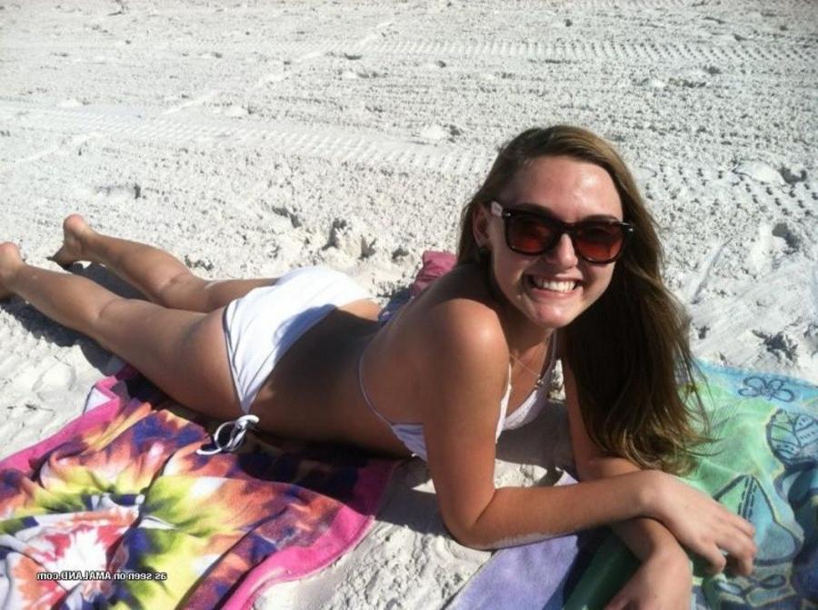 12P Selection of hot amateur bikini honeys posing outdoors