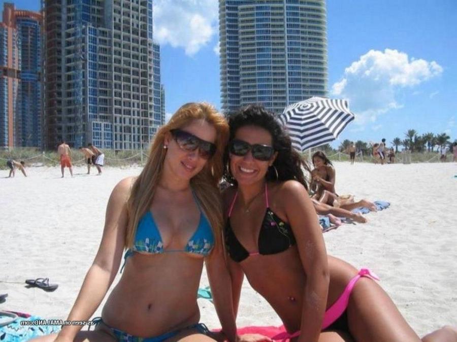 12P Compilation of sexy amateur girlfriends posing outdoors