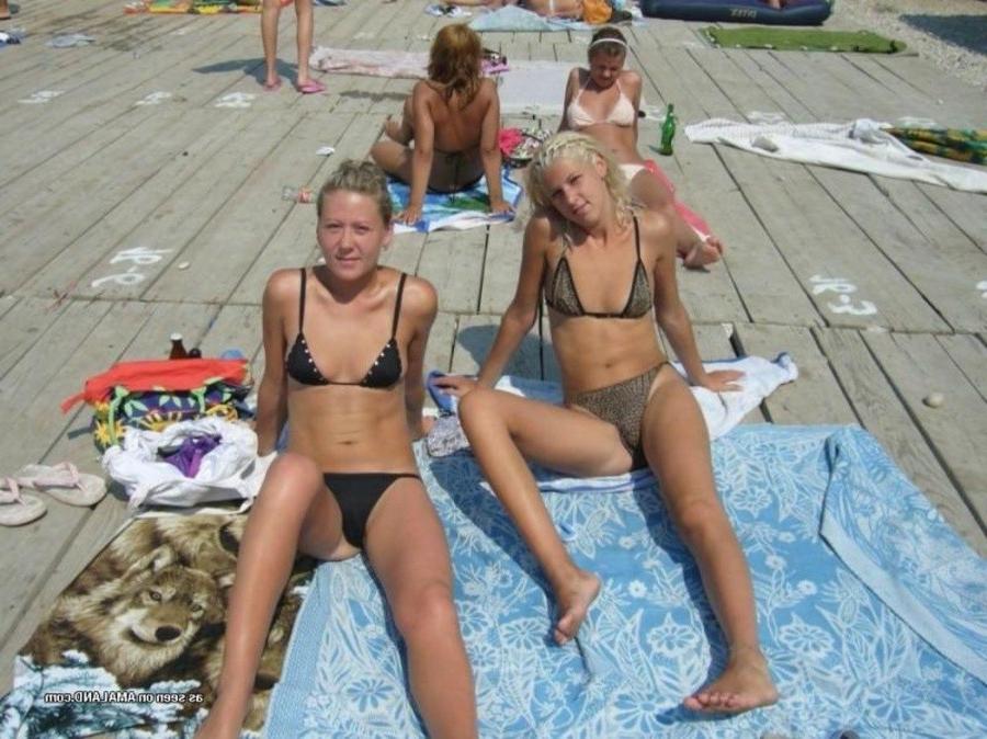 12P Compilation of sexy amateur girlfriends posing outdoors