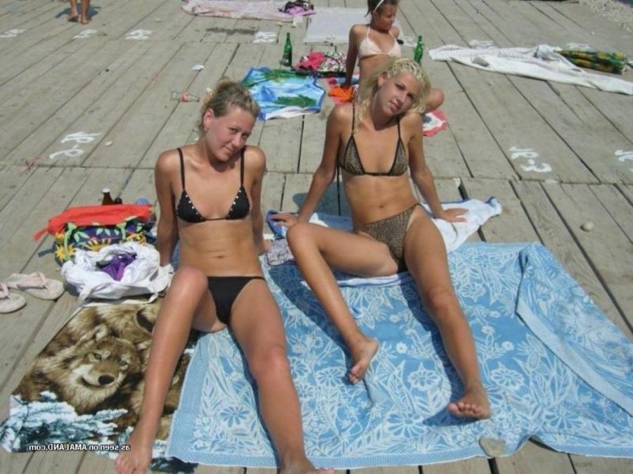 12P Compilation of sexy amateur girlfriends posing outdoors