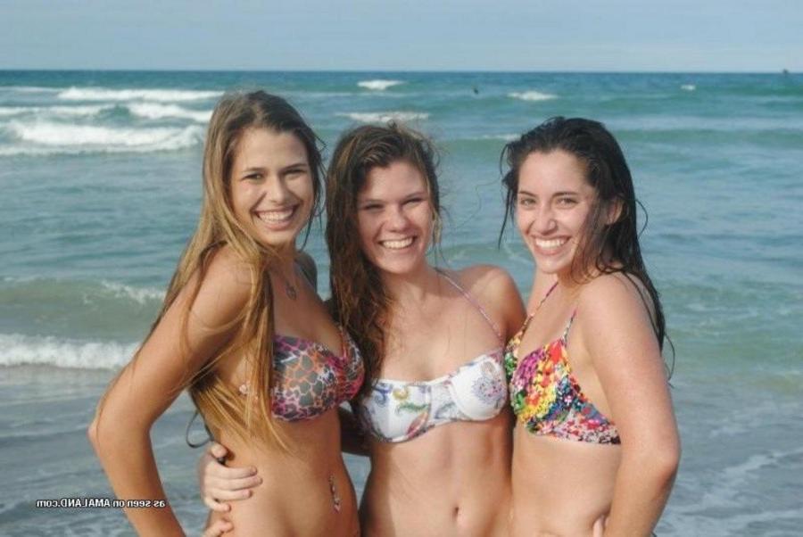 12P Selection of sexy bikini honeys posing outdoors