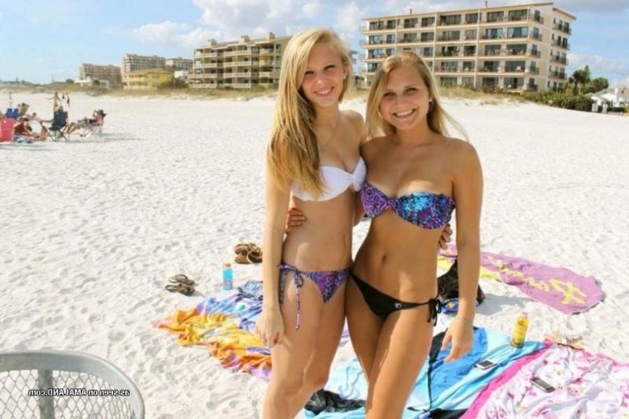 12P Selection of sexy bikini honeys posing outdoors
