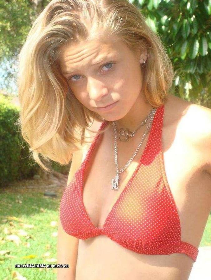 12P Compilation of an amateur teen posing sexy outdoors