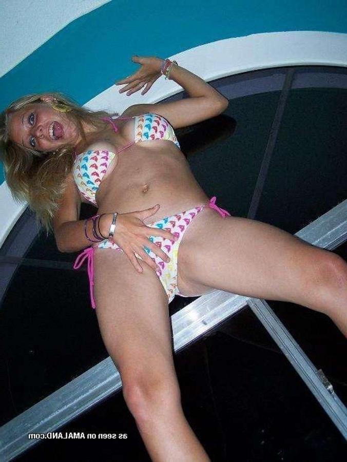12P Compilation of an amateur teen posing sexy outdoors
