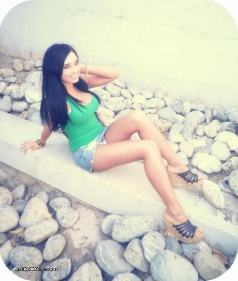 12P Collection of two gorgeous babes posing sexy outdoors