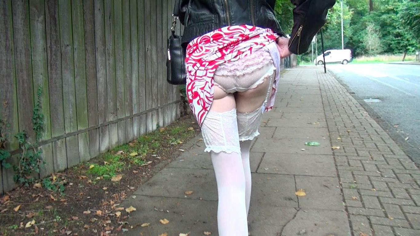 16P Mature flasher Scarlets outdoor exhibitionism 