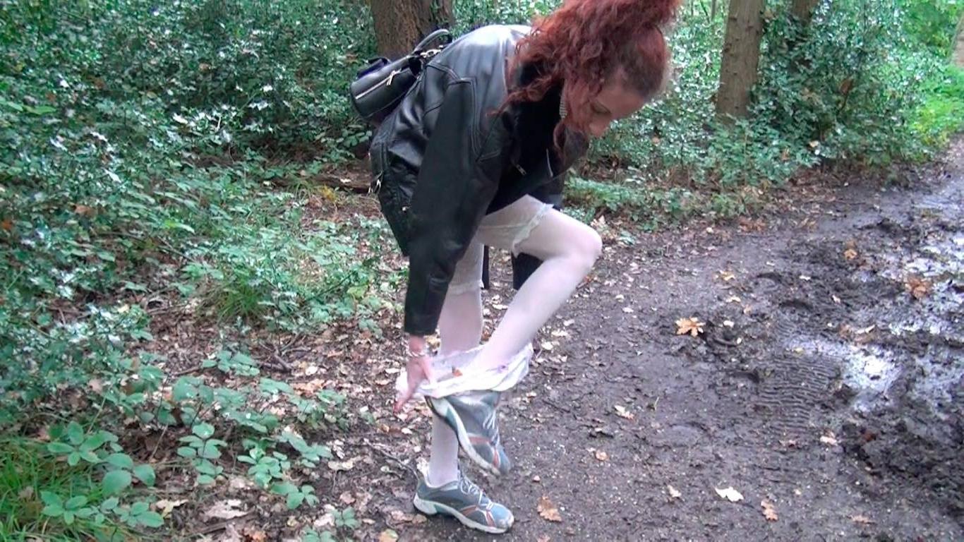 16P Mature flasher Scarlets outdoor exhibitionism 
