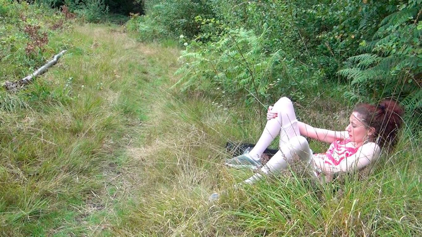 16P Mature flasher Scarlets outdoor exhibitionism 