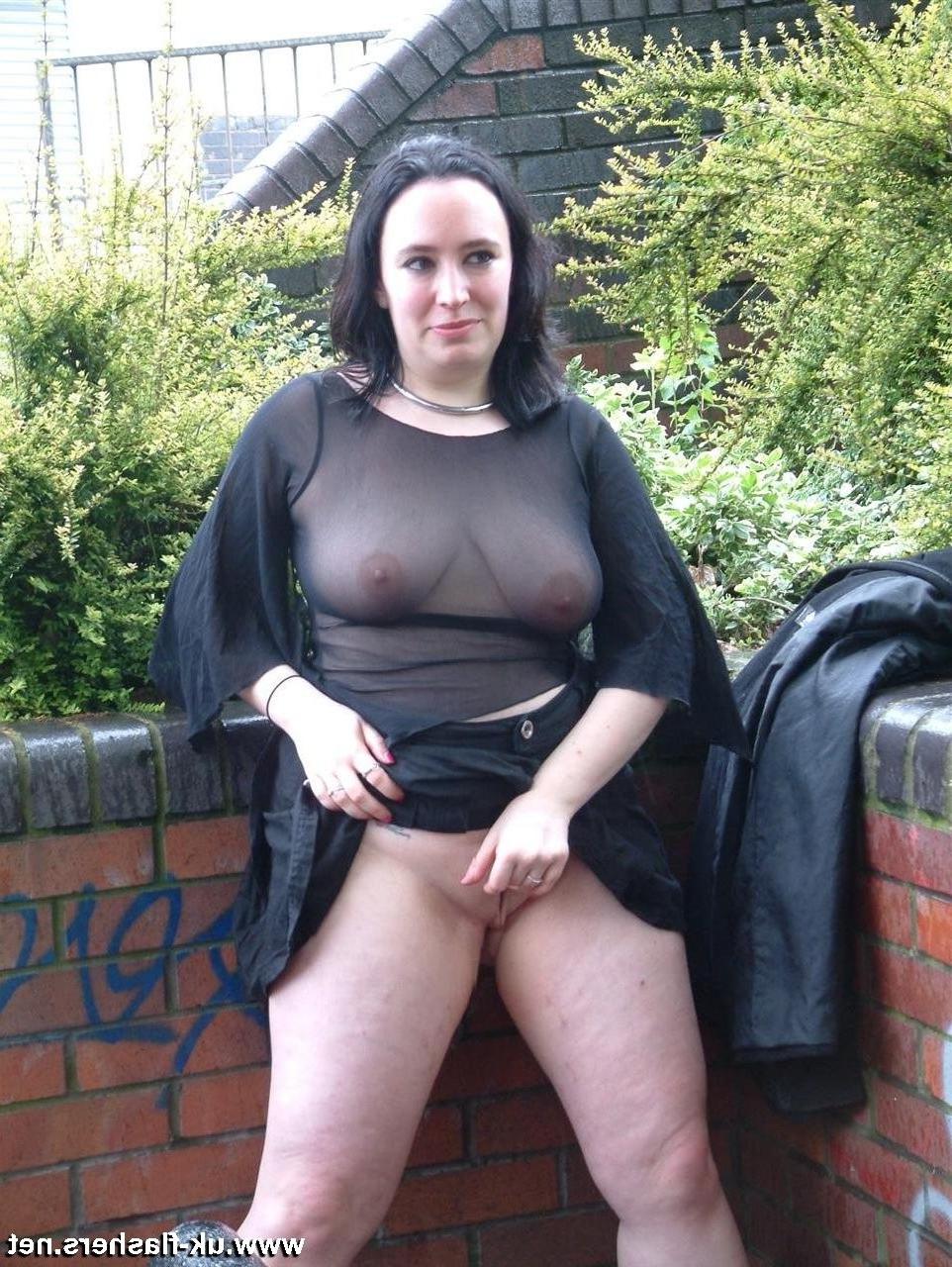 14P Fat amateur flashers outdoors of bbw Nimue Allen