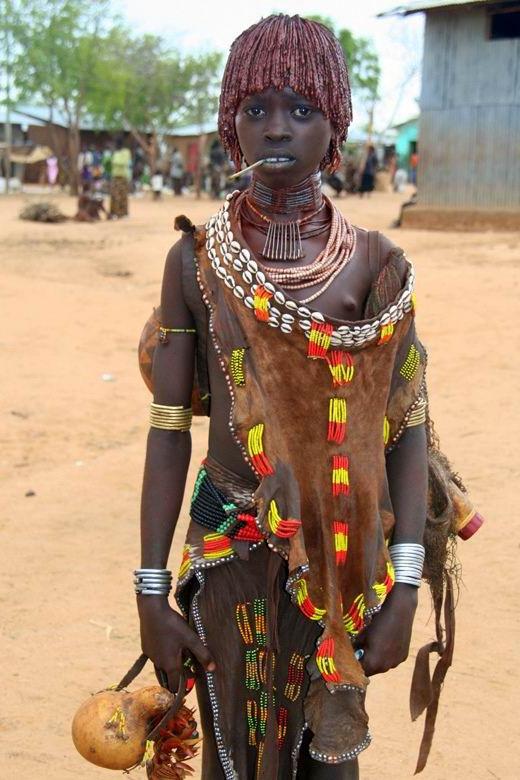 20P babes from african tribes posing nude