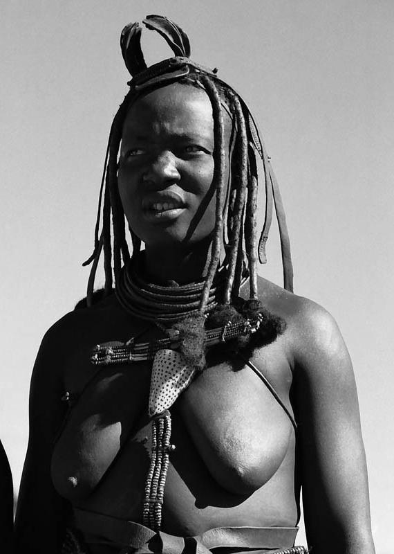 20P babes from african tribes posing nude