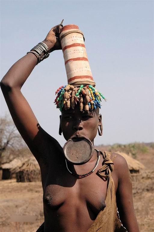 20P babes from african tribes posing nude