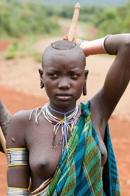 20P babes from african tribes posing nude