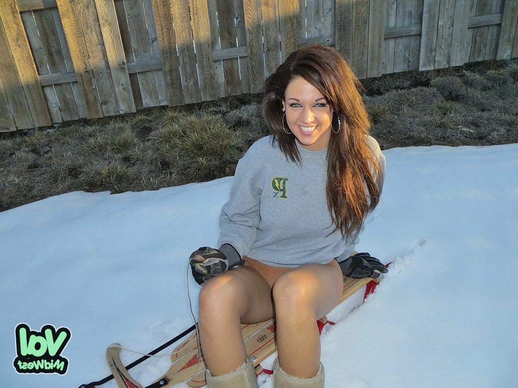 16P Amateur midwest teen nude outdoors in snow