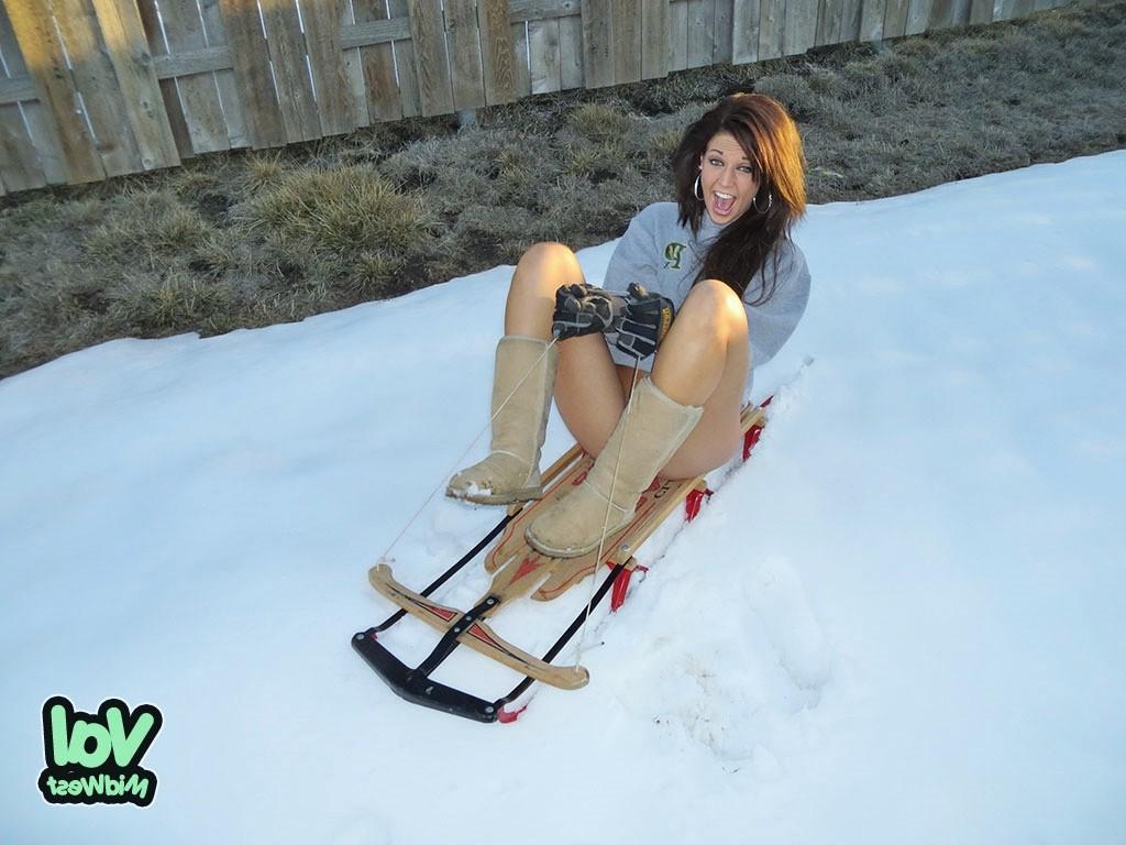 16P Amateur midwest teen nude outdoors in snow