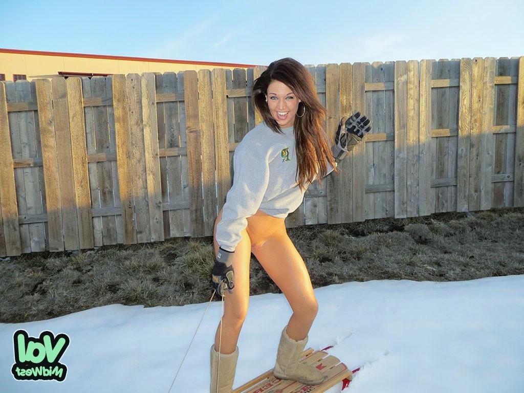 16P Amateur midwest teen nude outdoors in snow