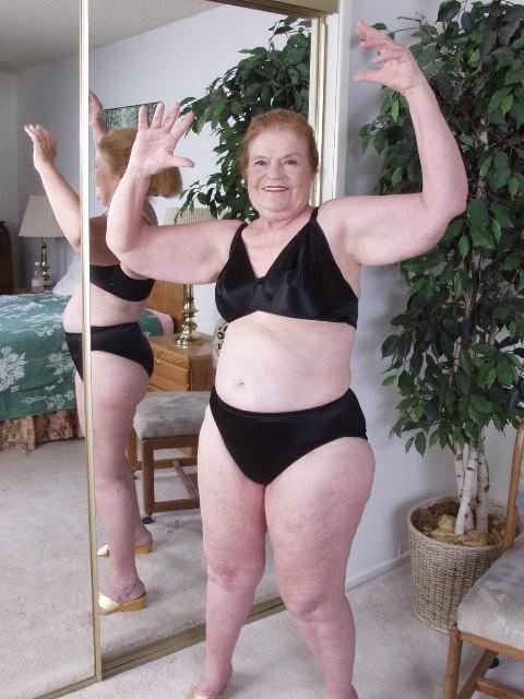 14P granny showing off her aged bum