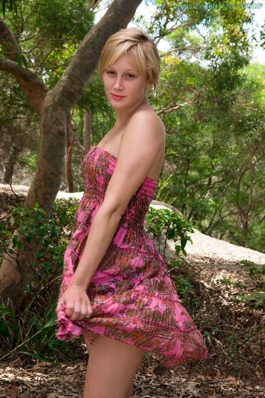15P Amateur teen girl nude outdoor