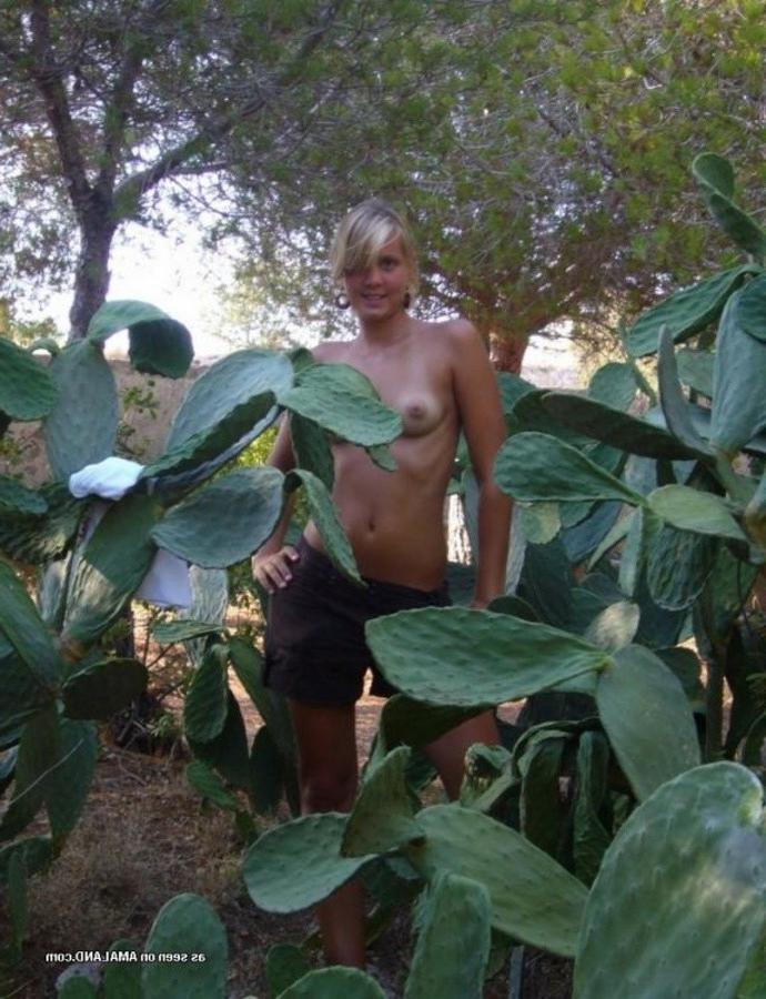 12P Collection of a horny naked girlfriend posing outdoors