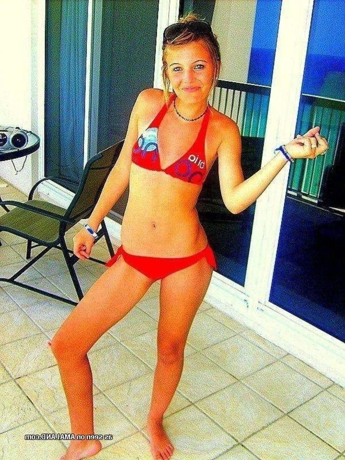 12P Compilation of sexy amateur chicks posing outdoors