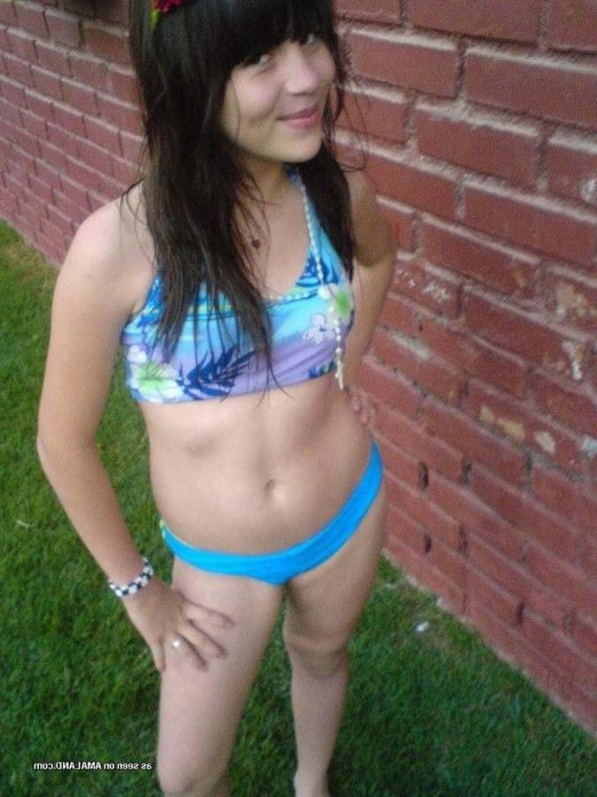 12P Compilation of sexy amateur chicks posing outdoors