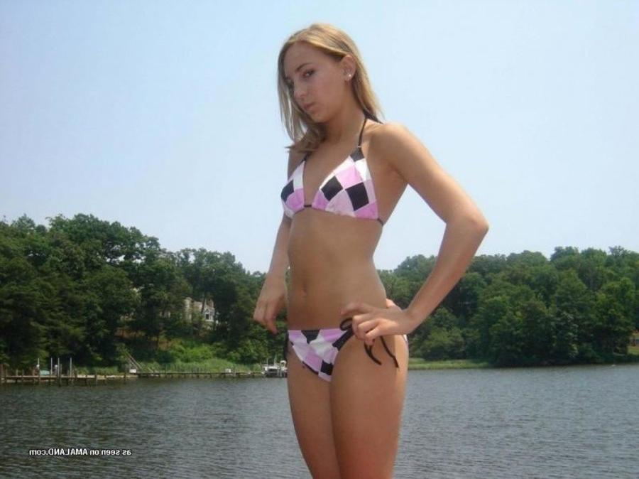 12P Compilation of sexy amateur chicks posing outdoors