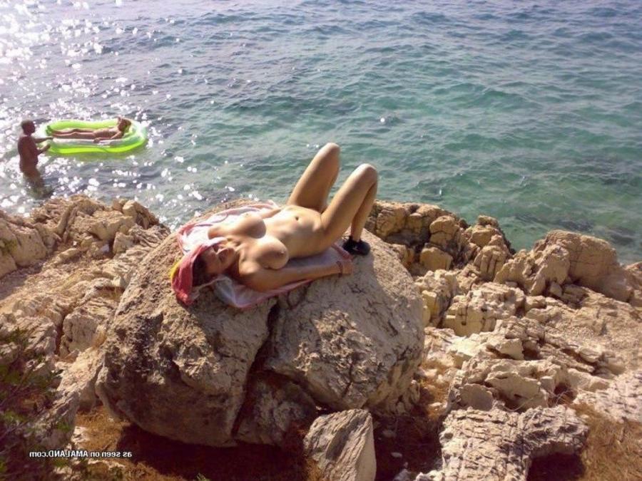 12P Compilation of amateur chicks posing for the cam outdoors