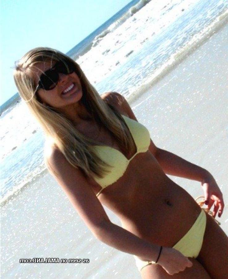 12P Collection of sexy girlfriends posing for the cam outdoors