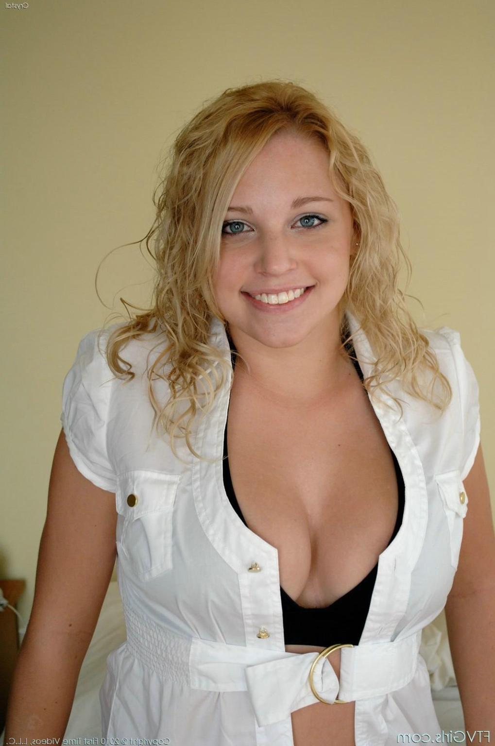 25P Real 19yo busty amateur exposed outdoor and masturbate