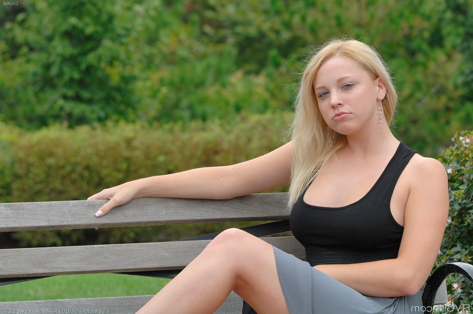 25P Real 19yo busty amateur exposed outdoor and masturbate
