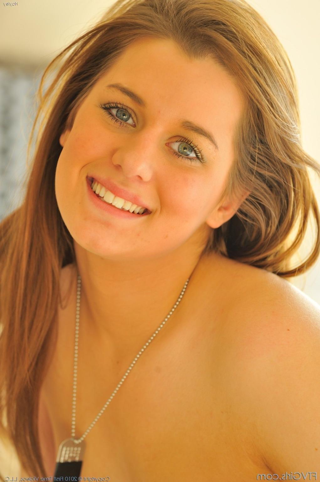 21P FTV girl real 18 years old amateur teen poses nude outdoor