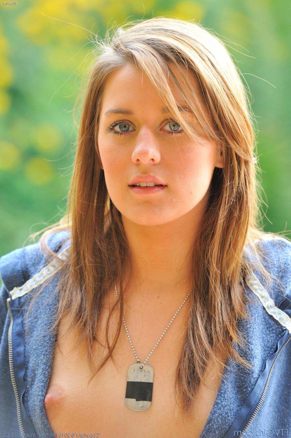 21P FTV girl real 18 years old amateur teen poses nude outdoor
