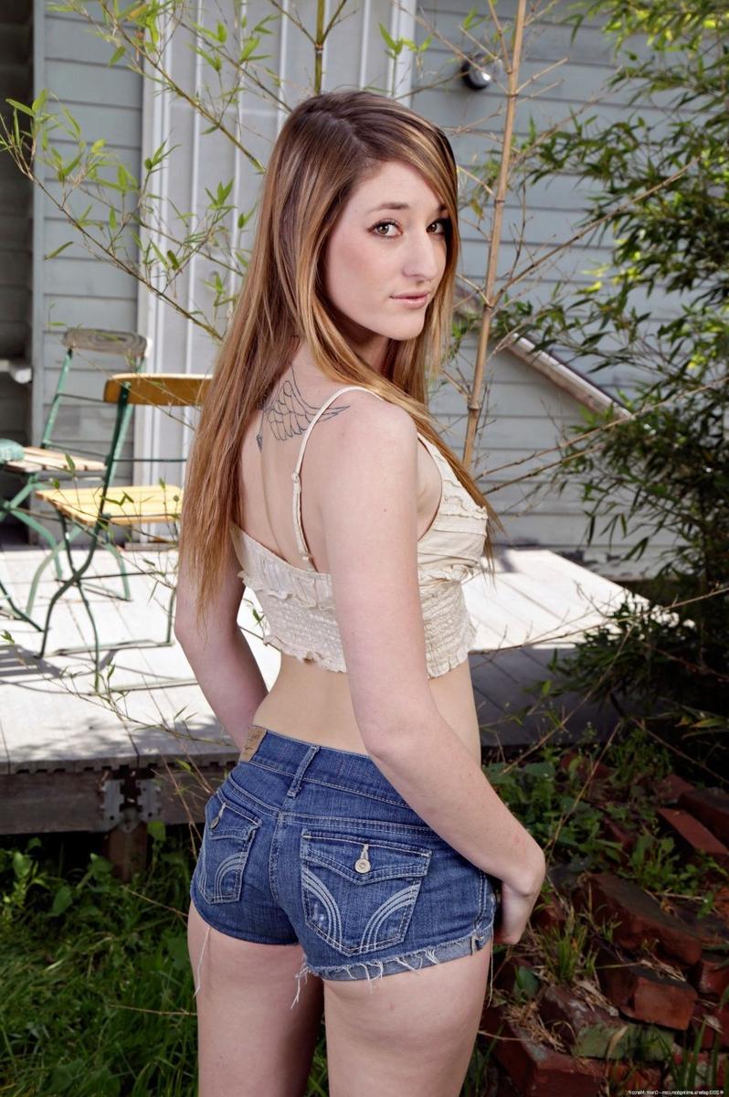 15P Perky pierced tits teen Casana Lei stripping outdoors and spreading
