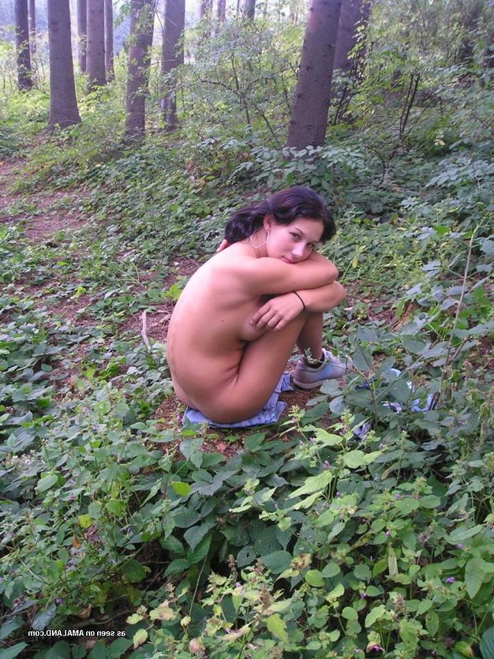15P Amateur teen girlfriend spreading pussy outdoors