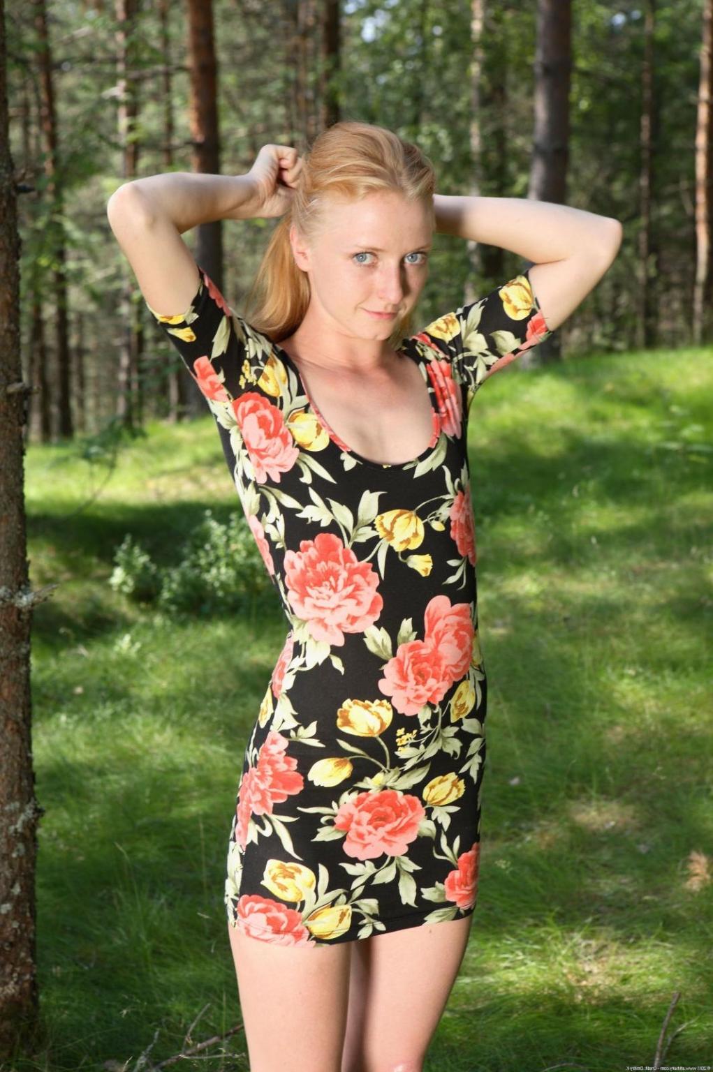 15P Hairy redhead natural teen posing outdoors