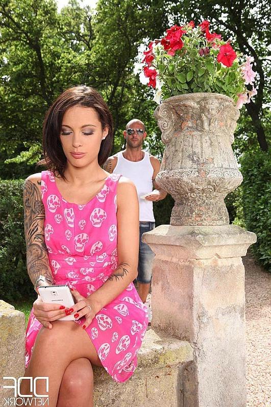 16P Nikita Bellucci is captured and bound outdoors for kinky bdsm sex