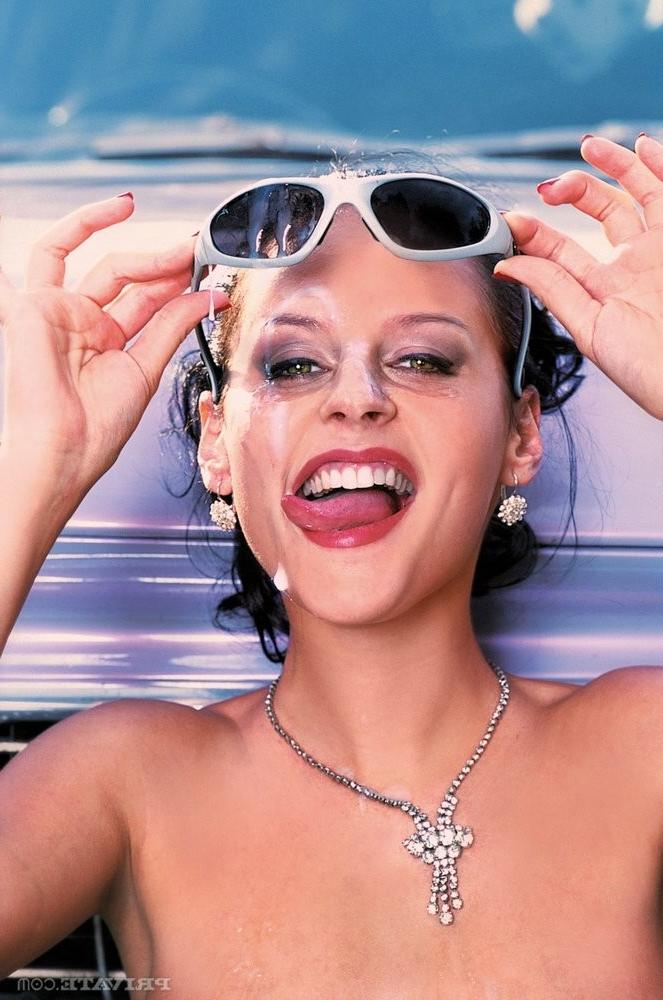 15P Sexual Michelle Wild gets her all holes fucked in car