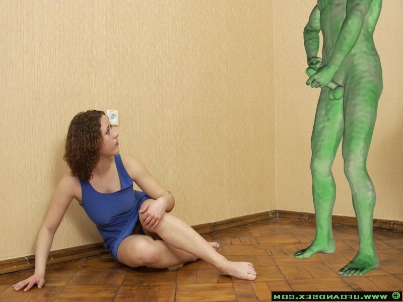 15P green alien fucks sexy chick