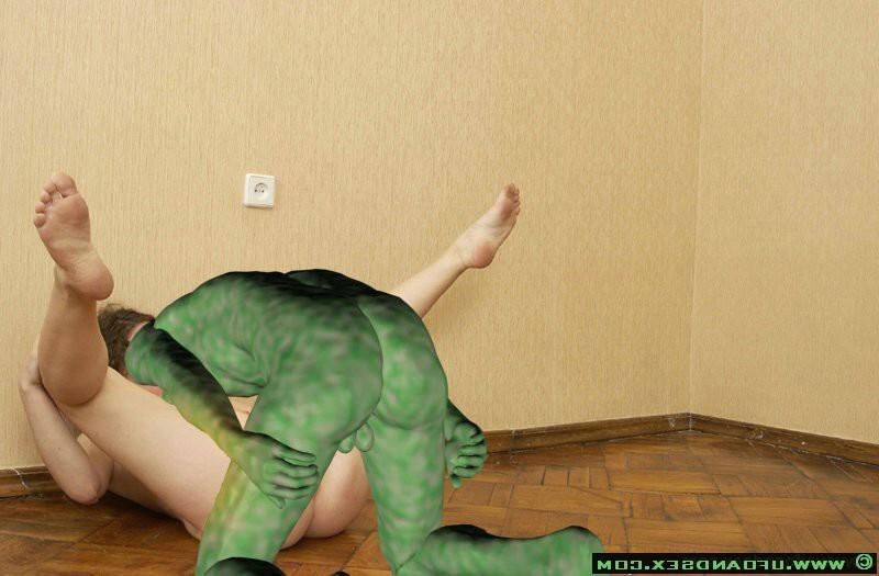 15P green alien fucks sexy chick