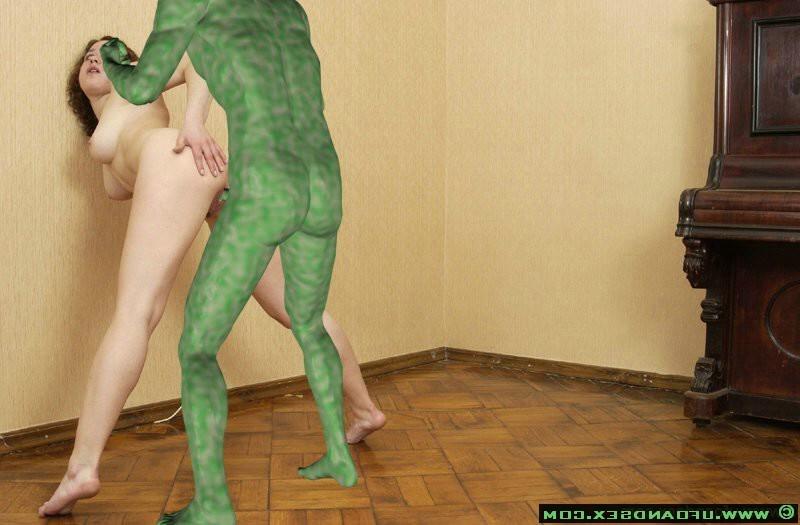 15P green alien fucks sexy chick
