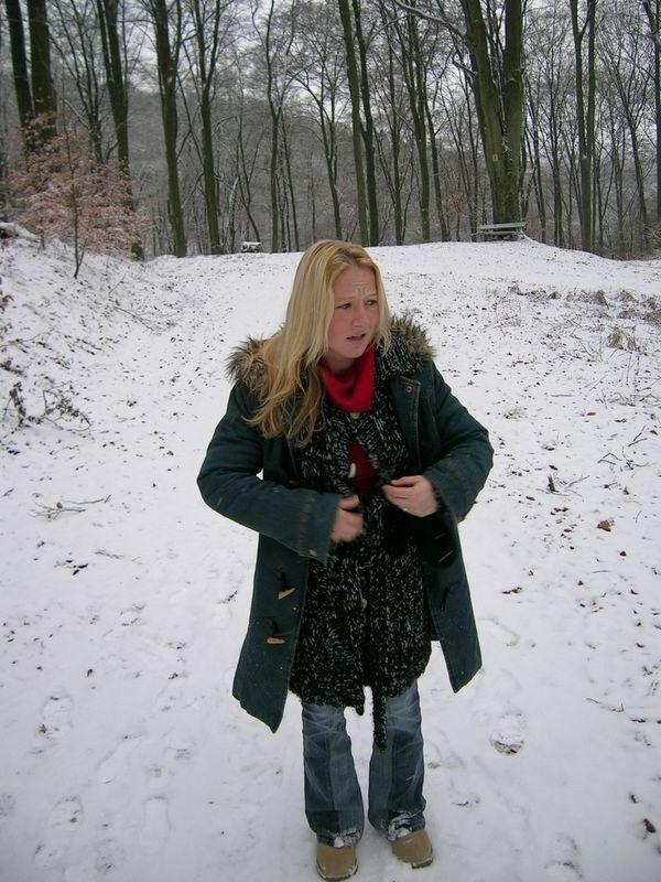 15P Homemade busty wife flashes and sucks outdoors