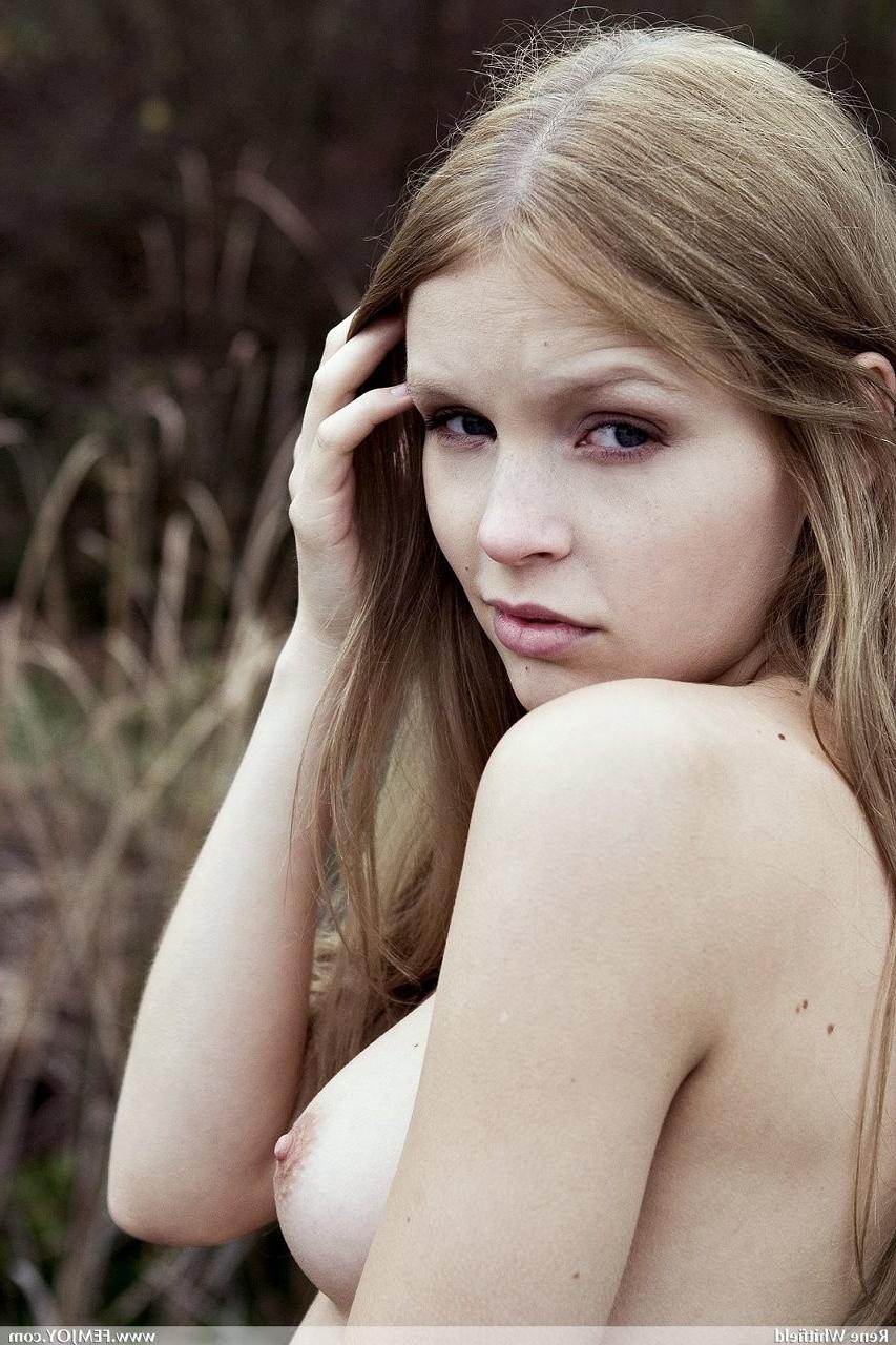 16P Erotic teen beautynude outdoors by the lake