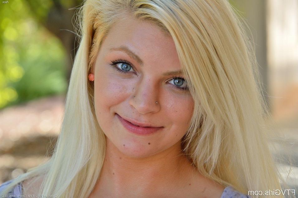 15P Sexy blonde teen strips and spreads her twat outdoors