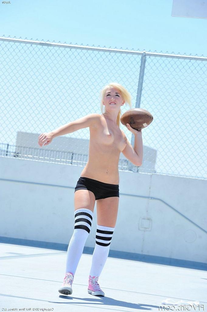 15P Naked football girl plays outdoors and squirts a bit