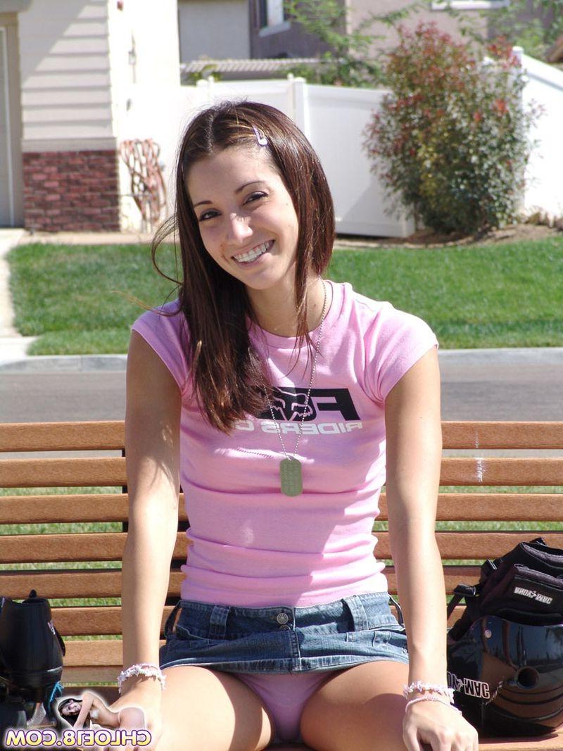16P Cute teen with slim body showing her plump pussy outdoors