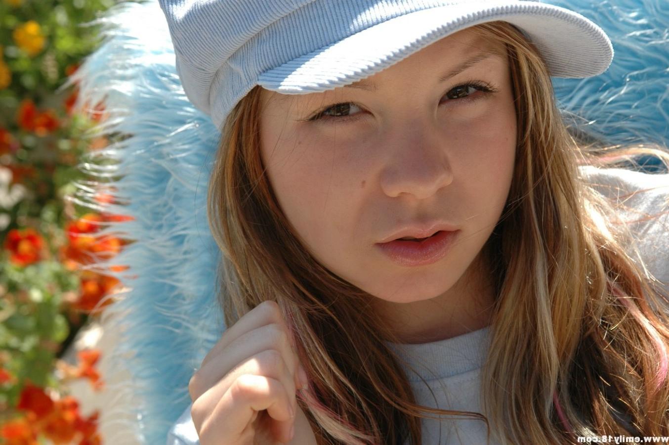 16P Tiny girl shows her small tits outdoors