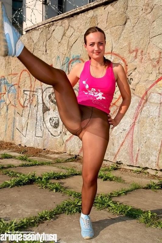 12P Open-air yoga and gymnastics in black pantyhose