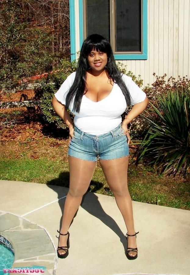 16P Busty ebony fattie showing her huge boobs outdoors