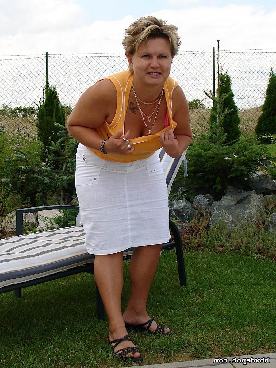 17P Nasty amateur mature Moli is fucking young cock outdoors